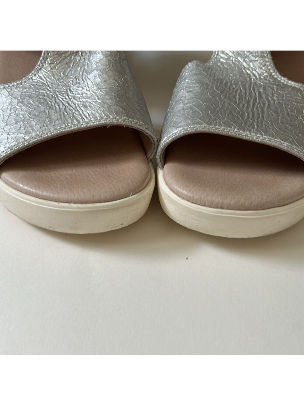Johnson & Murphy Platform Metallic Silver Sandals - Picture 10 of 12